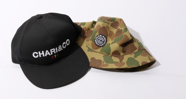 チャリアンドコーのNYC BOLD LOGO SNAPBACK キャップとサークルロゴカモ柄バケットハットです。