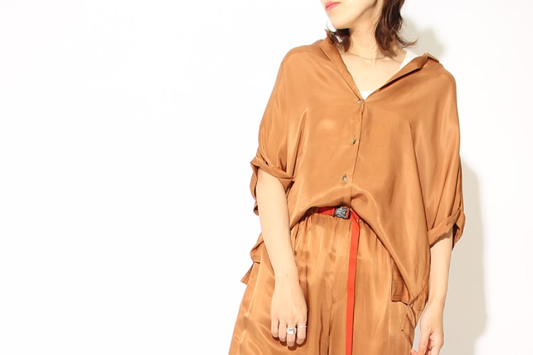 肩の力を抜いて着たい、大人カジュアル服－USINE(ユジーヌ)の夏コーデのブランドイメージバナーです。