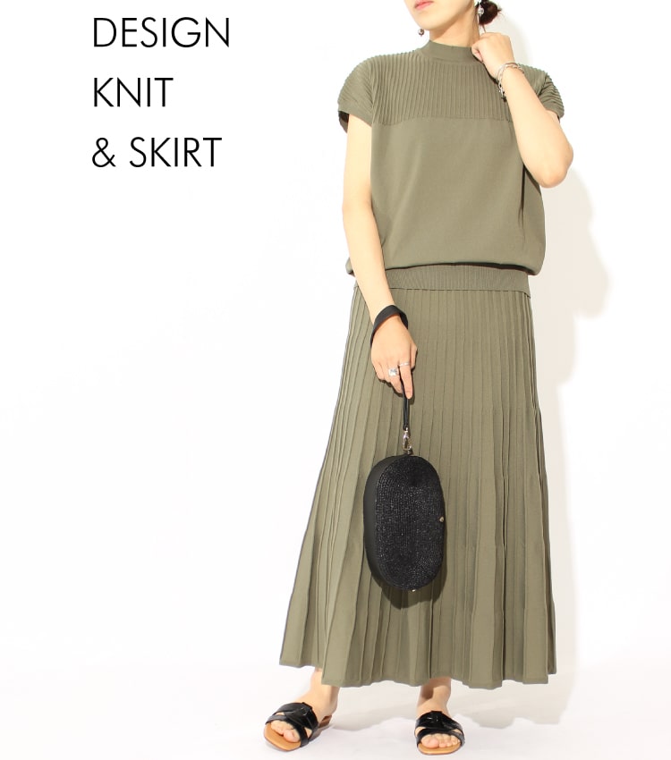 リラックス感があり華やかなニットアップスタイルのコーディネートです。