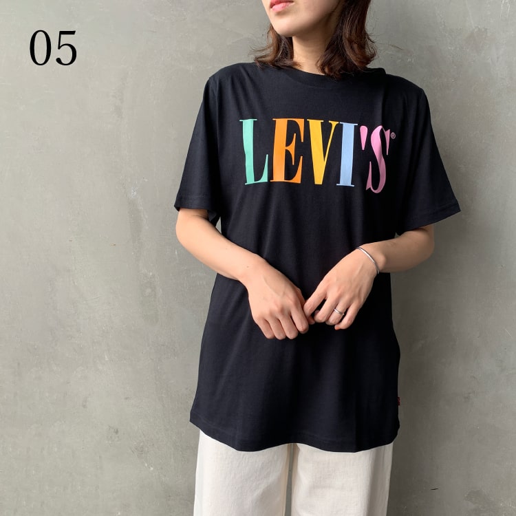 鮮度を高めるキャッチーなブランドロゴTのリーバイスのTシャツです。