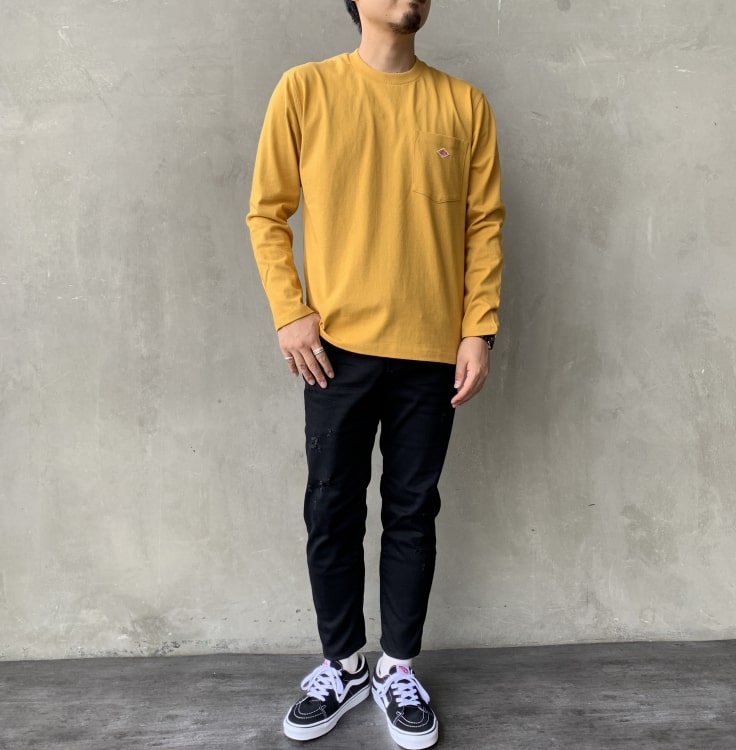 2020秋冬DANTON(ダントン)新作コットンポケットTシャツ長袖のコーディネート写真です。