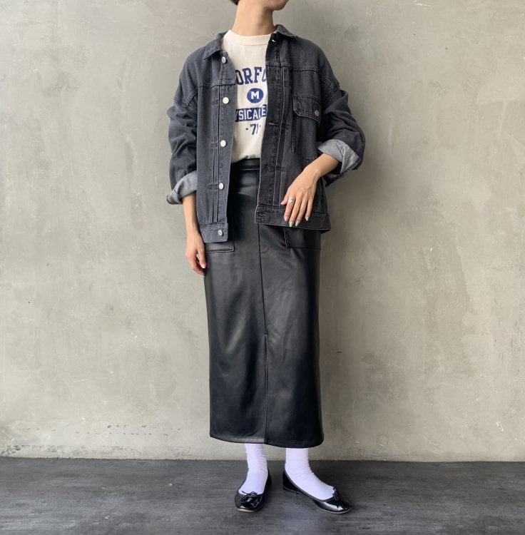 Jeans Factory Clothes [ジーンズファクトリークローズ] フェイクレザータイトスカートのコーディネートです。