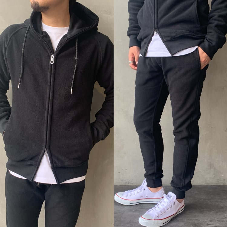 ウノピゥウノウグァーレトレのマイクロボアパーカーとマイクロボアジョガーパンツのセットアップコーディネートです。