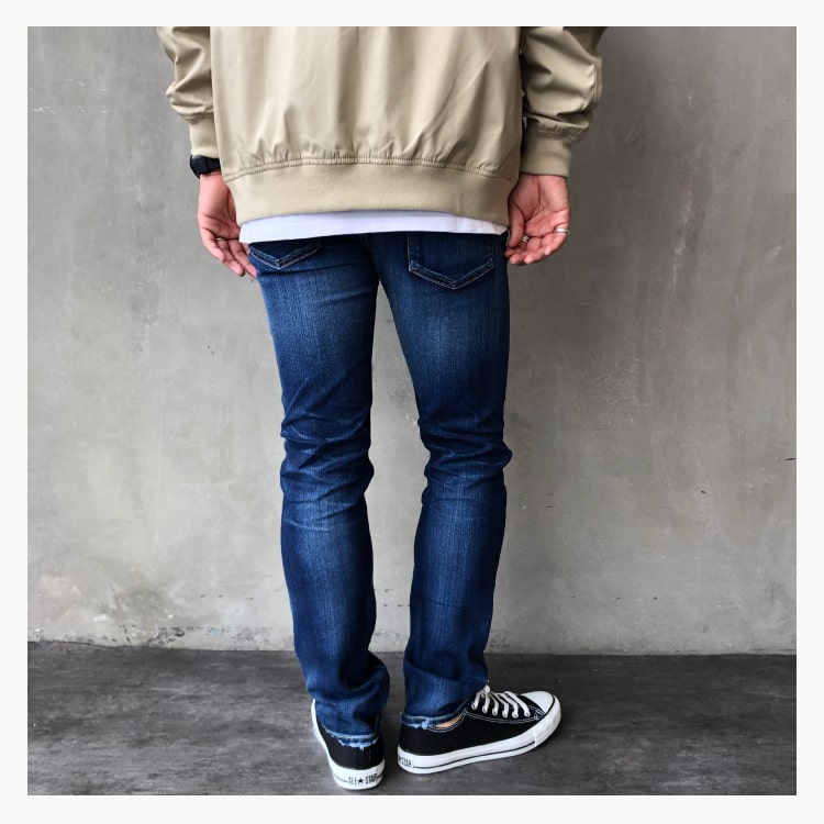 レッドカードのデニム、ライダースキニーのコーディネートです。