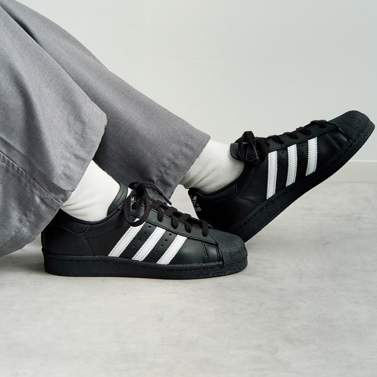 ADIDAS(アディダス) スーパースターのサイズ感や人気の理由を徹底解説の特集バナーです。