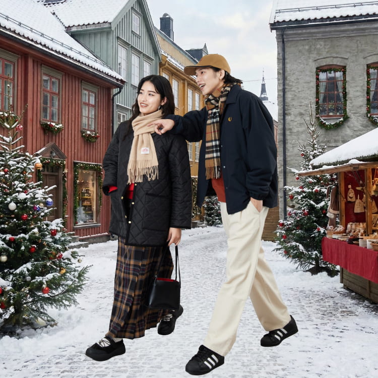 きらめく街へ出かけよう。ホリデームードを彩るクリスマスコーデ特集のバナーです。