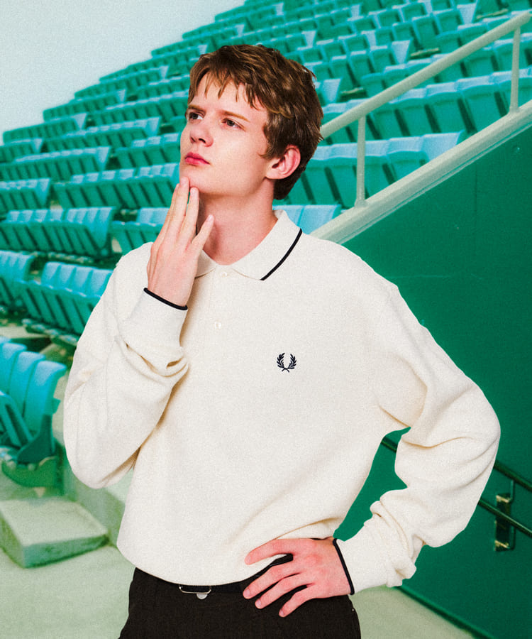 FRED PERRY [フレッドペリー] 別注 ワンポイントロゴ刺繍 ロングスリーブポロシャツ [FPM-25A-027JF]の着用画像です。