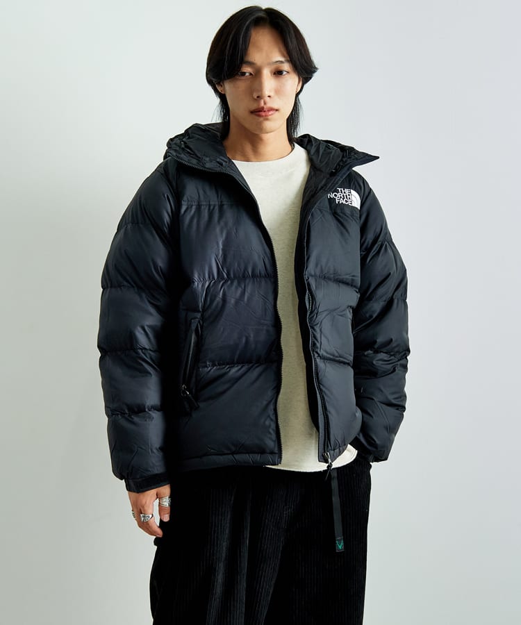 THE NORTH FACE [ザ ノースフェイス] ヌプシフーディ [ND92559]の着用画像です。