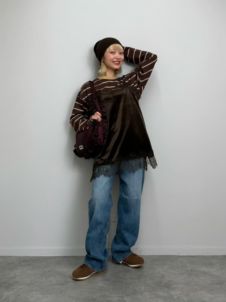 ジーンズファクトリーの秋冬シューズのスタッフスナップ写真です。