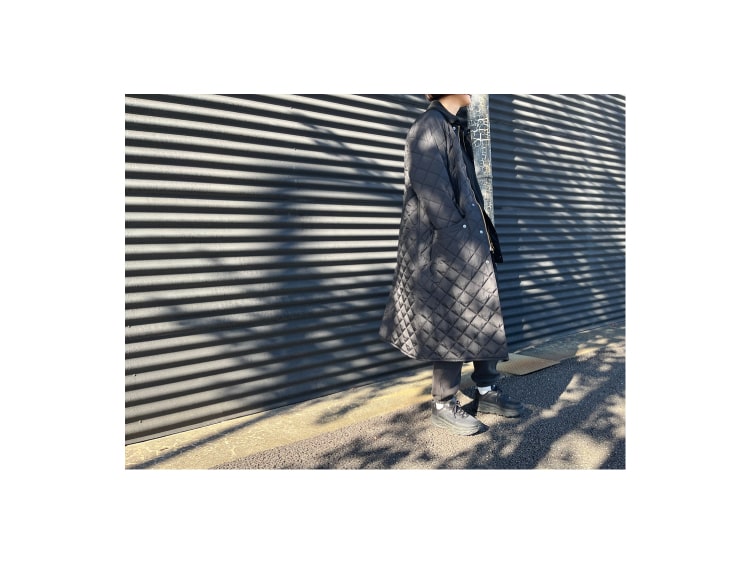 Barbour(バブアー) / LADIES BURGHLEY QUILT NYLON(レディース バーレー キルトナイロン) / SLQ0023とTHE SHINZONE(シンゾーン) / COMMON SWEAT PANTS(コモンスウェットパンツ) / 21SMSCU11をコーディネートした写真です。