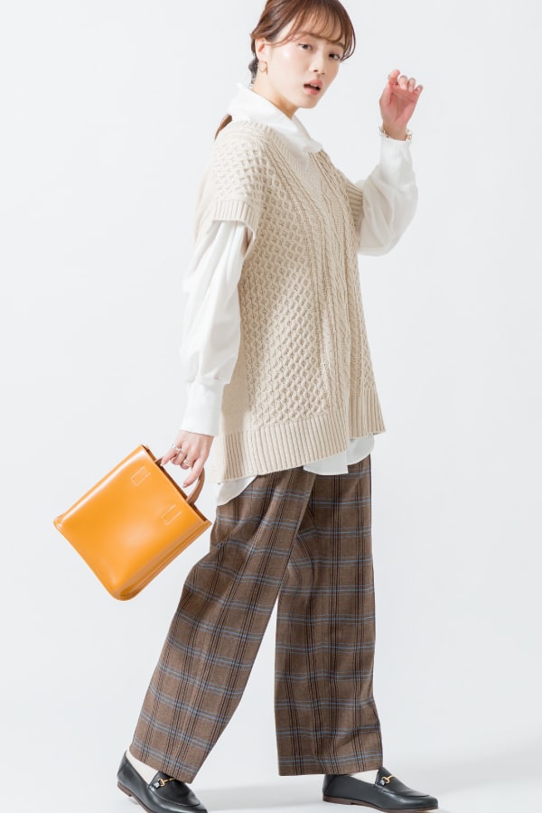 2021FW STYLEBOOK LADYS vol.02 全身写真です。