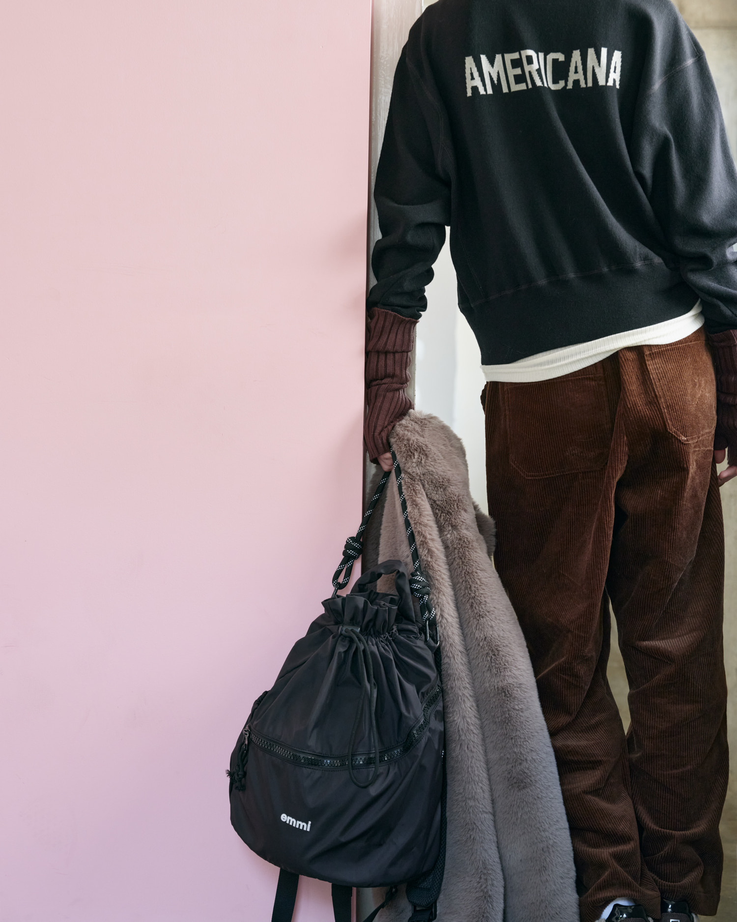 2025秋冬スタイルブックのレディーススタイリングです。