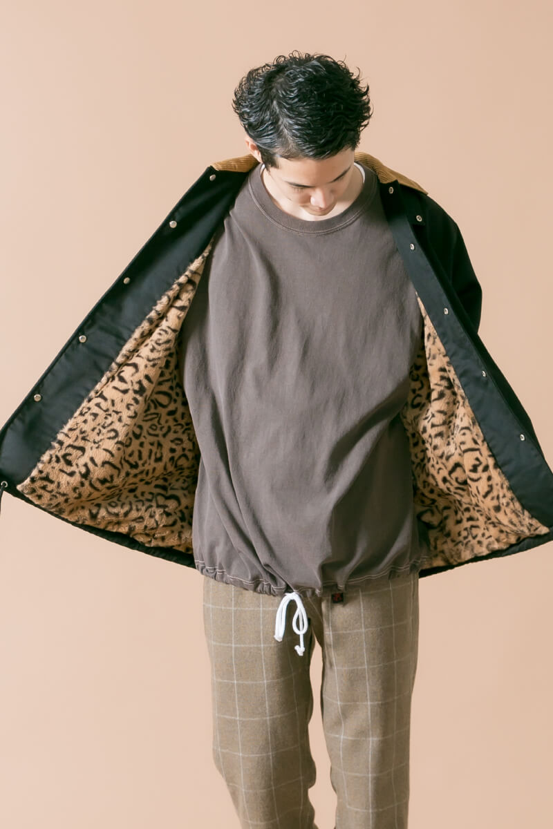 19FW オトナワーク ユニバーサルオーバーオールのジーンズファクトリー別注 裏がレオパード柄になったコーチジャケットです。