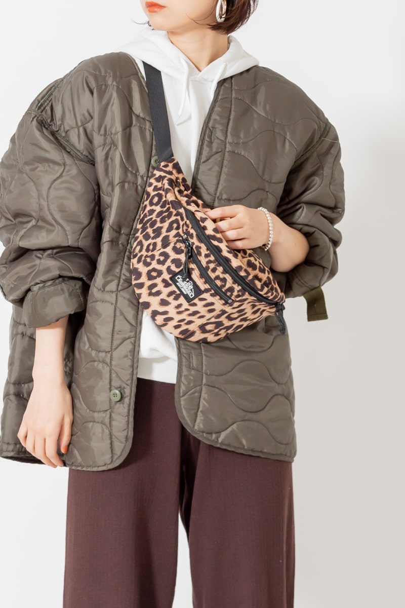 19FW ルーズミリタリー サミールナスリのヒョウ柄ウエストバッグの写真です。