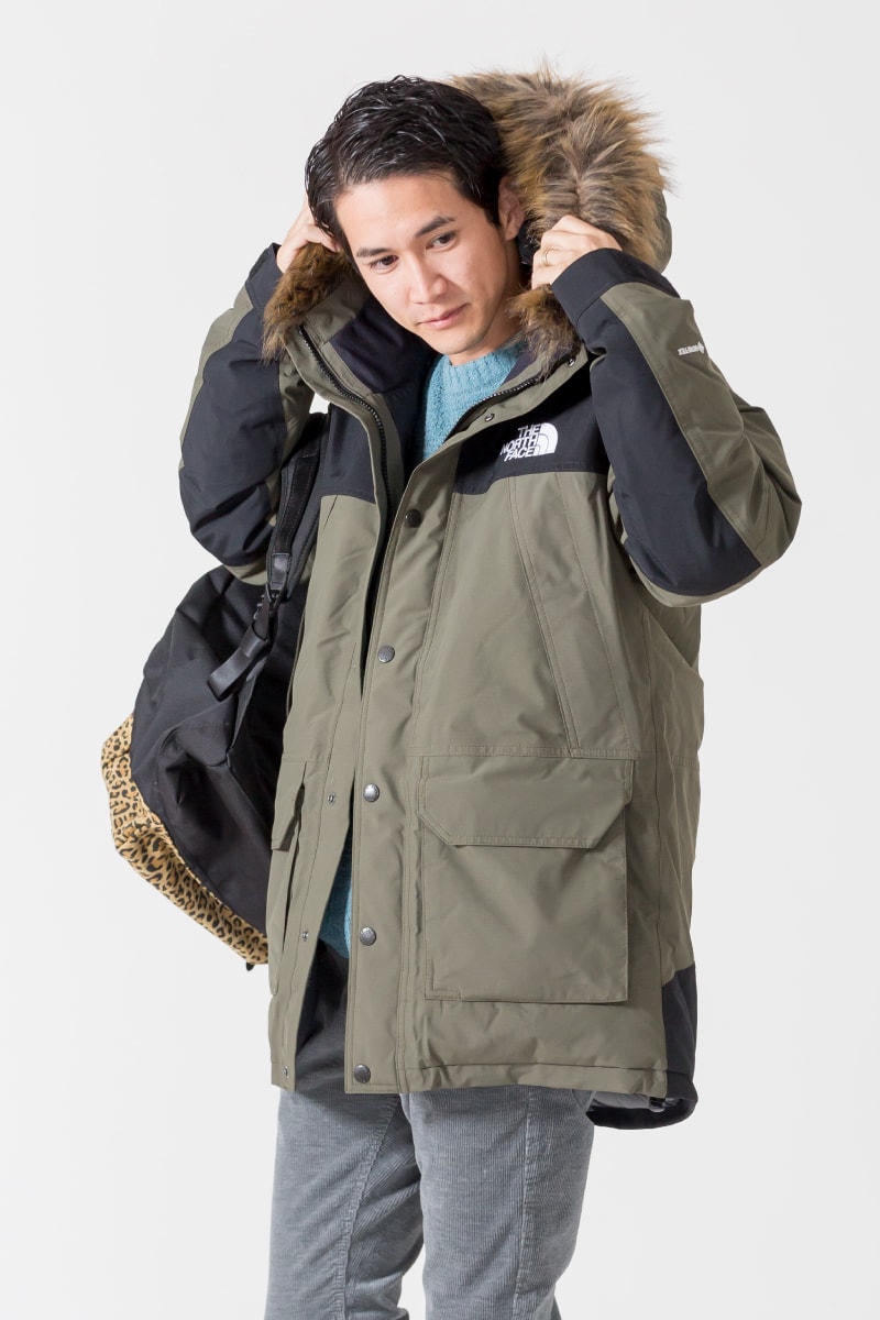 19FW リラックスアウトドアのザノースフェイスのマウンテンダウンコートです。