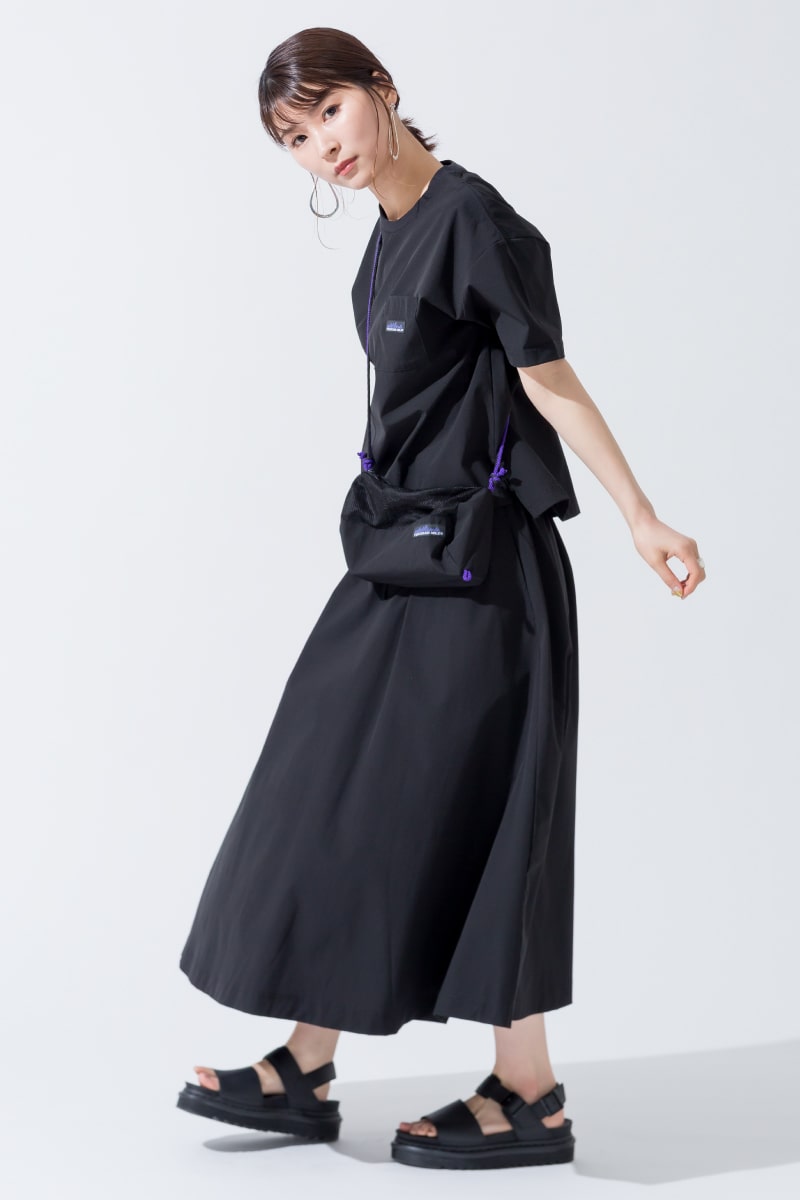 20SS リラクシングサマーのサウザンドマイル3ピースセットアップを着用した全身写真です。