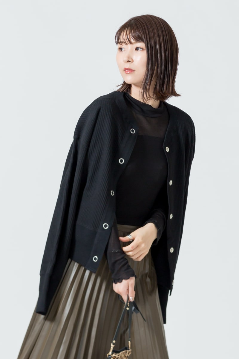 20FW モダンクラシックのシンゾーンのカーディガンです。