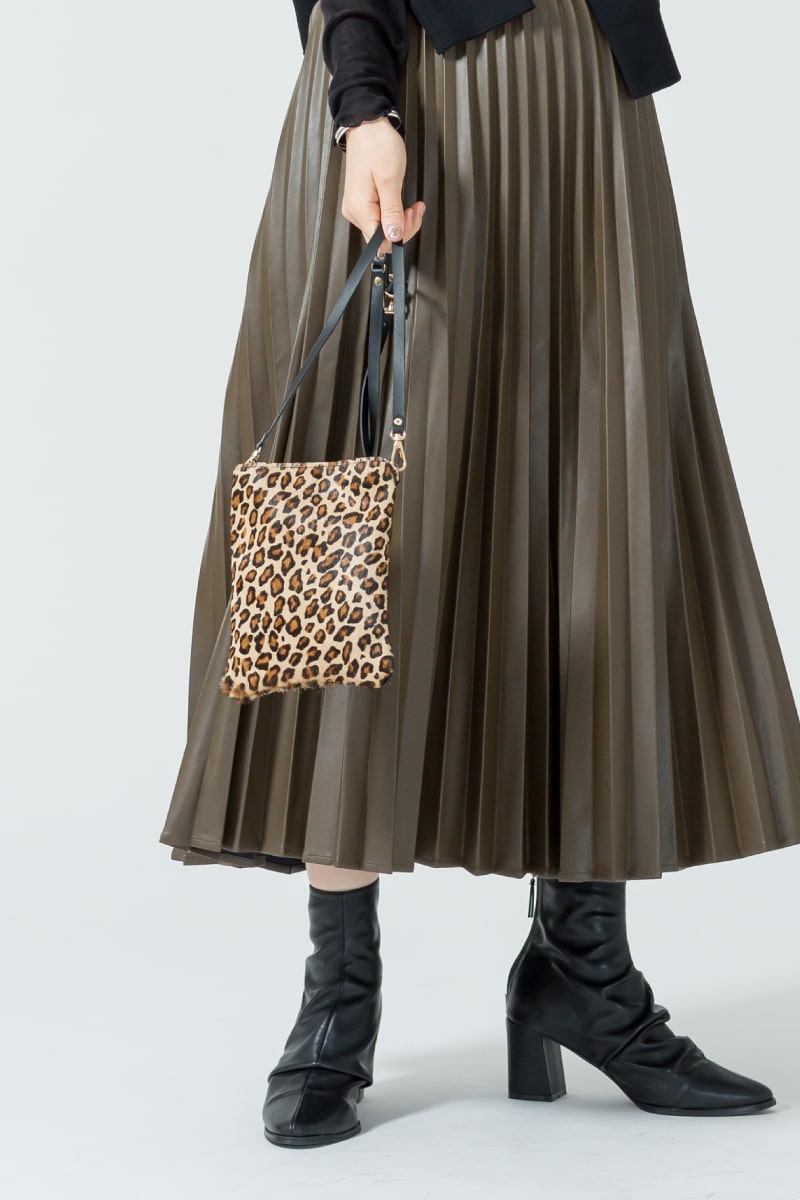 20FW モダンクラシックのVICE VERSA(バイスベルサ)のレオバード柄ショルダーバッグです。