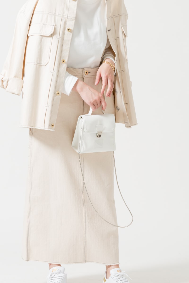 21SSスタイルブック「優しいワントーンで着る、大人女性のワークスタイル」のEDTのショルダーバッグです。